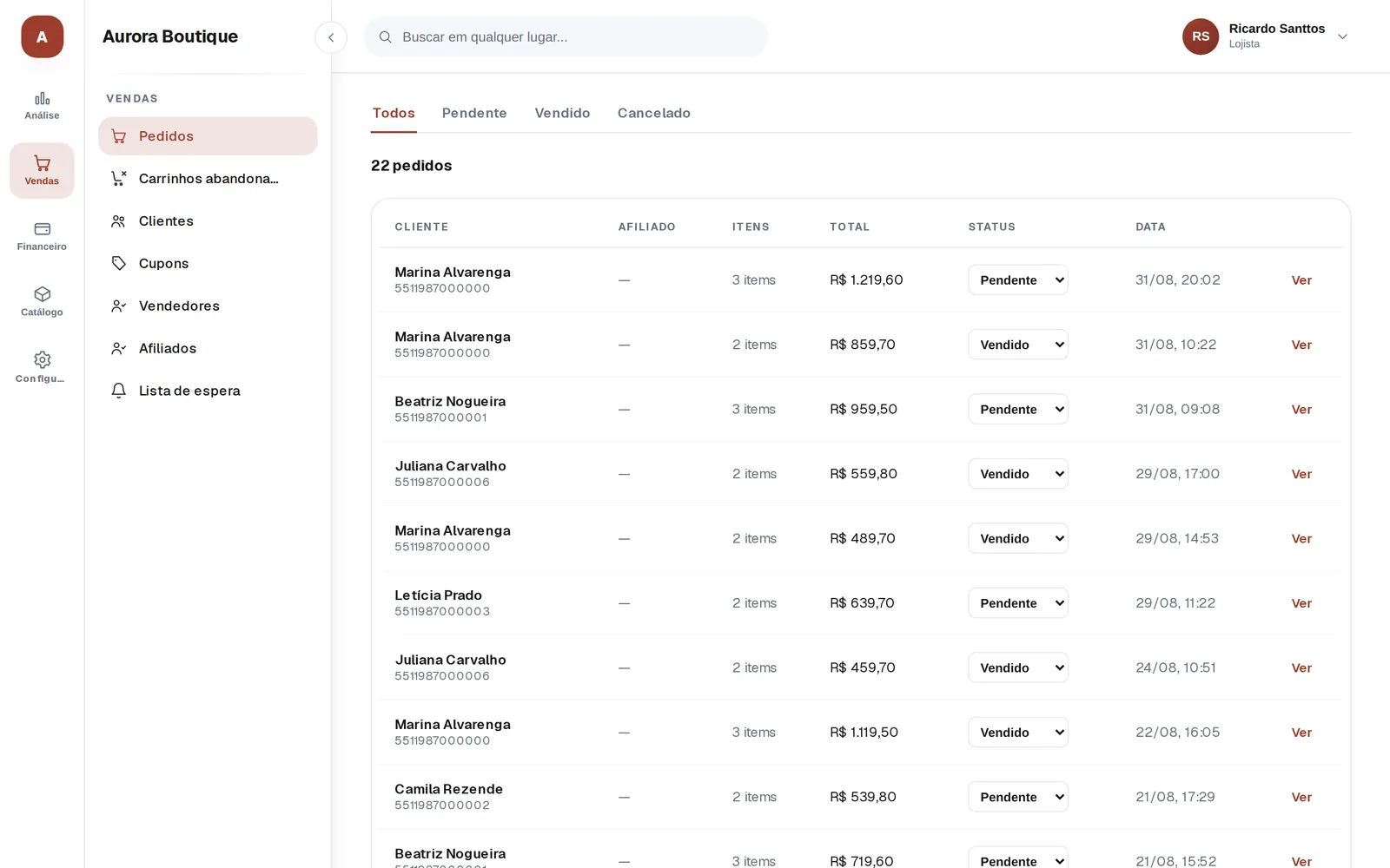 Lista de pedidos no painel, com cliente, total e status